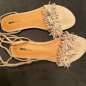 Matiko wrap around sandals with fringe in light pink